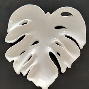 Large monstera leaf tray